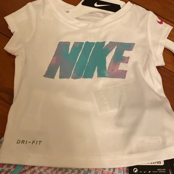 Nike girls graphic print t-shirt& shorts 2pc set - Picture 2 of 4